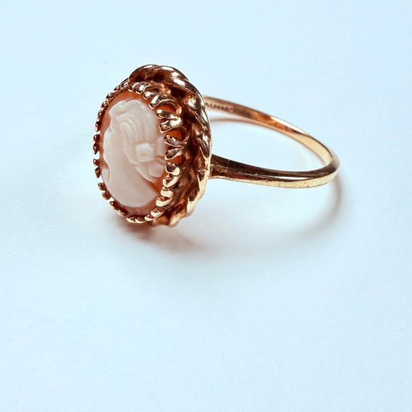 Estate Romany 10K Solid Yellow Gold Oval Muse Portrait Cameo Shell Vintage Ring - Picture 3 of 10